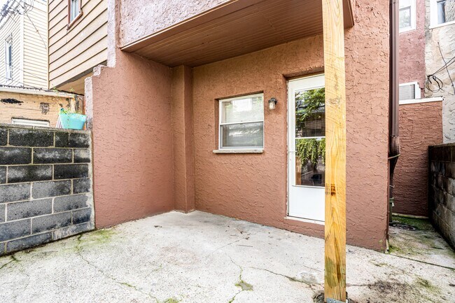 Building Photo - 2629 S Sheridan St