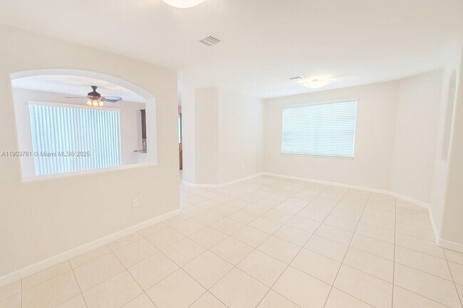 Building Photo - 2417 SE 14th St