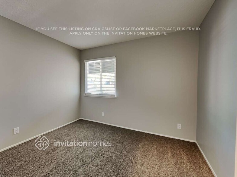Building Photo - 259 Redwing St