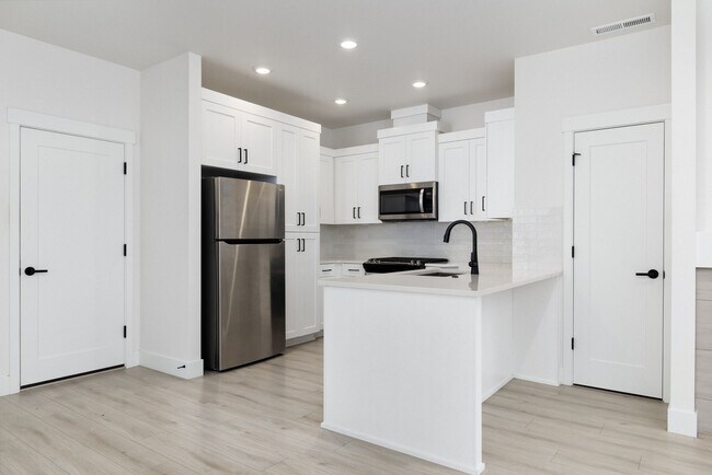 Building Photo - 20869 SE Denver Dr