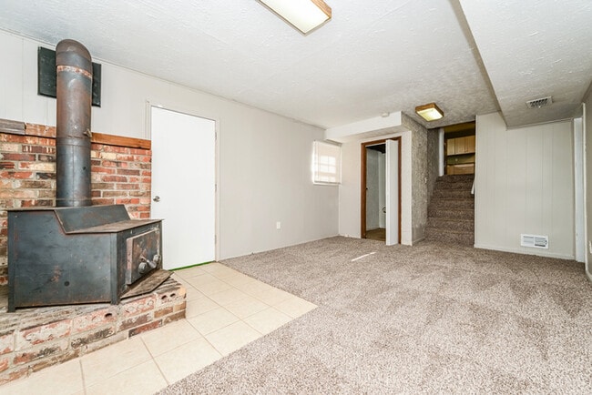 Building Photo - Fantastic 4bd/3ba home! Let yourself in!