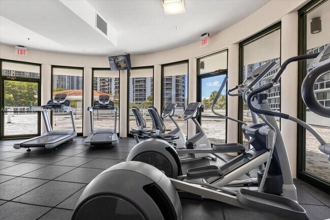 Building Photo - 20505 E Country Club Dr