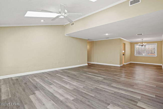 Building Photo - 1025 W 19th St