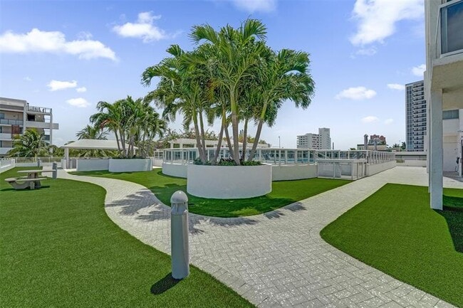 Building Photo - 3015 N Ocean Blvd