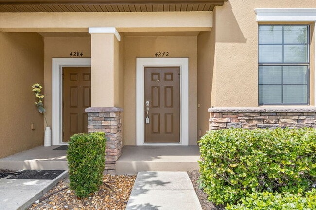 Building Photo - LIKE NEW Town Home For Rent in Wesley Chapel!