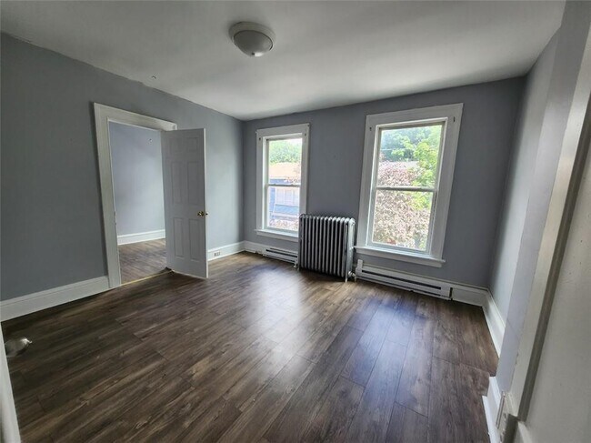 Building Photo - 30 Conklin St