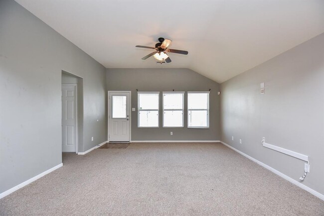 Building Photo - 3102 Apple Dale Dr
