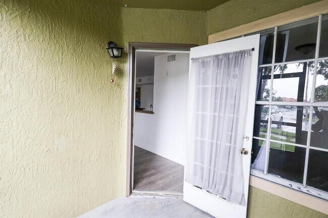 Building Photo - 405 Fountainhead Cir
