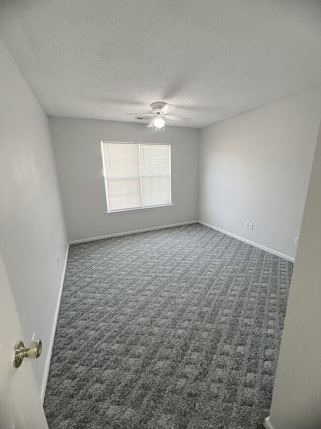 Building Photo - 1132 Lancelot Ln