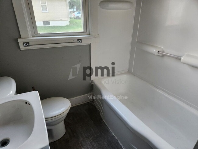 Building Photo - 461 E Garfield Ave