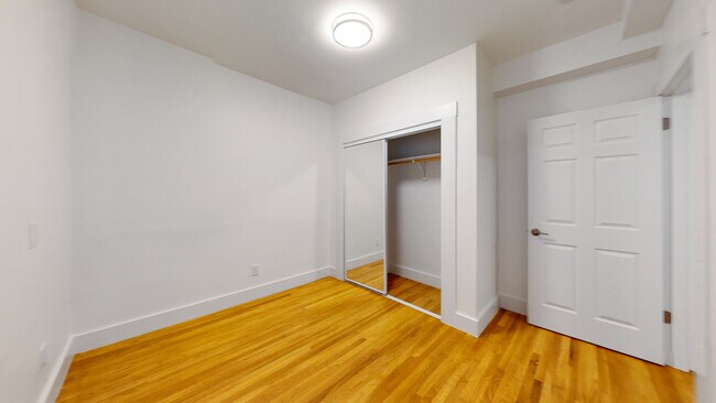 Building Photo - 905 Pine St