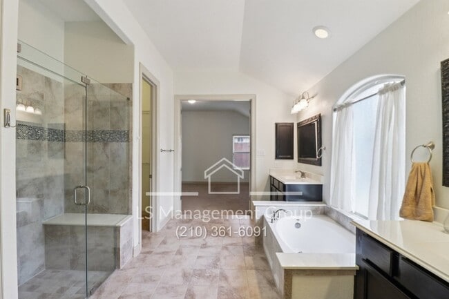 Building Photo - 1041 Water Oak