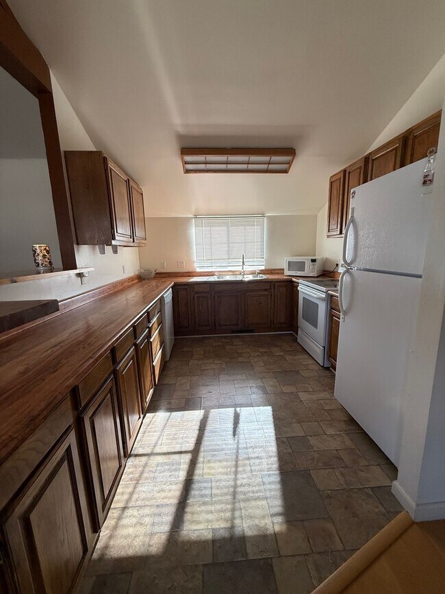 Building Photo - Dual Family Living - Horse Property - In Law Quarters