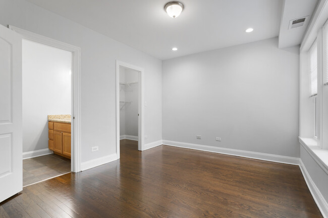 Building Photo - 7724 N Ashland Ave