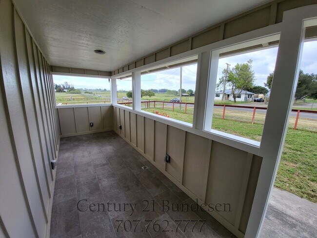 Building Photo - 811 Old Adobe Rd