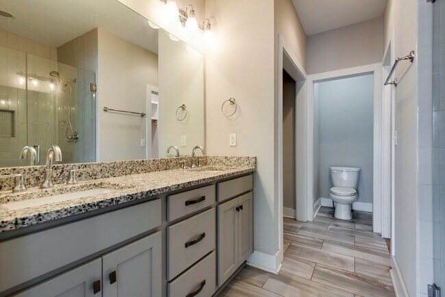 Building Photo - 1515 21st Ave N