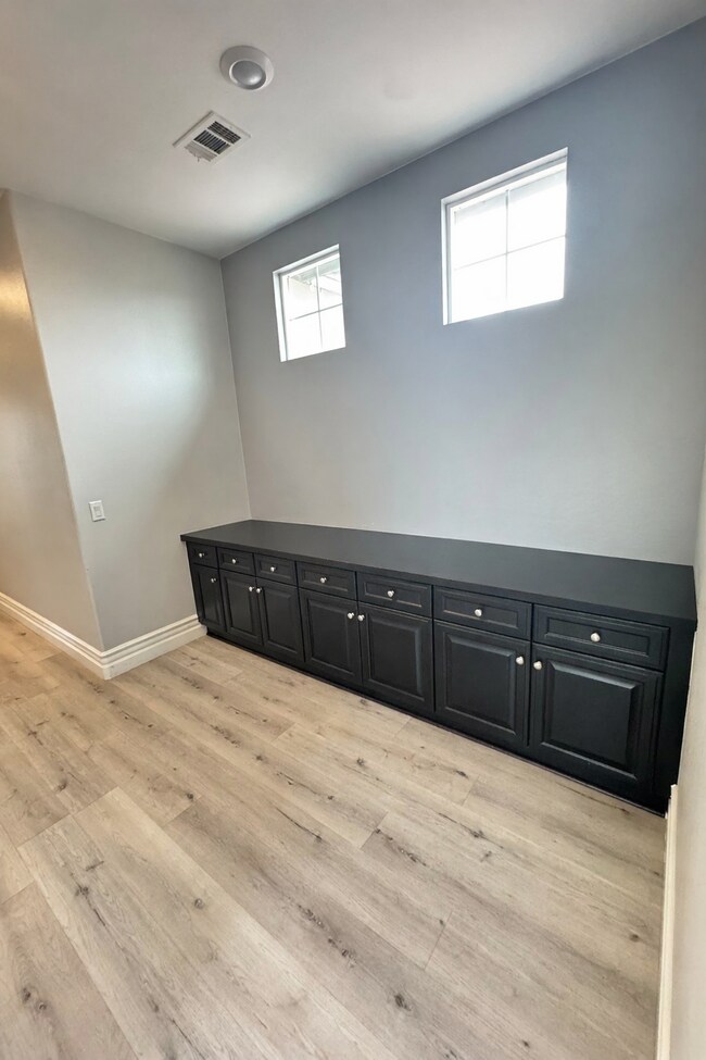 Building Photo - 3274 E Denali Dr