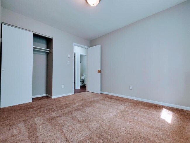 Building Photo - 4125 Sunset Ave