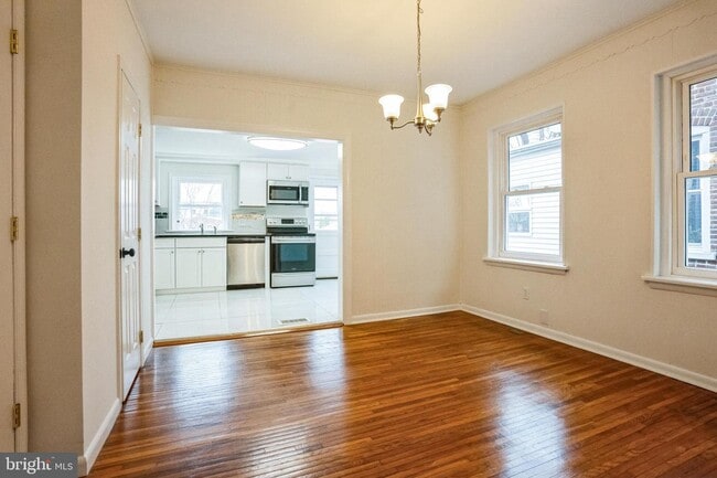 Building Photo - 383 Spruce St