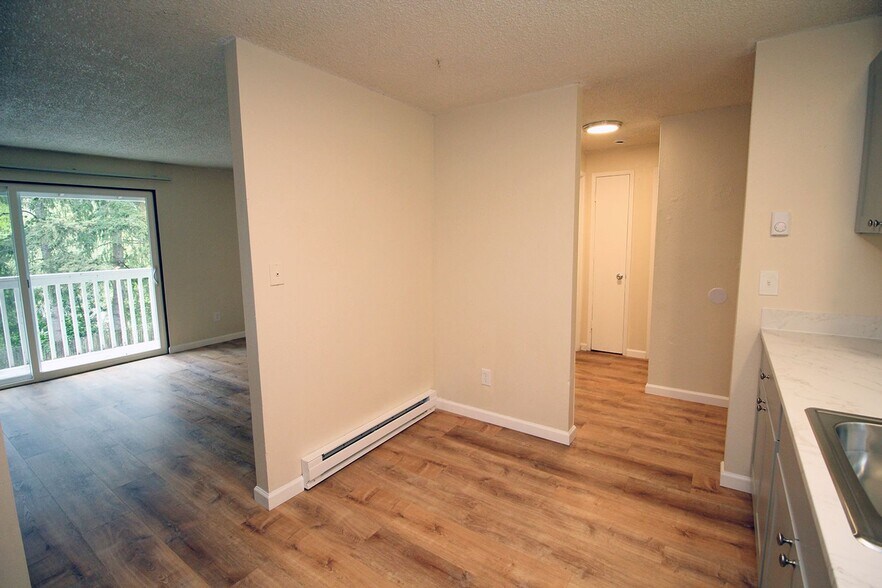 Building Photo - 5704 SW Beaverton Hillsdale Hwy