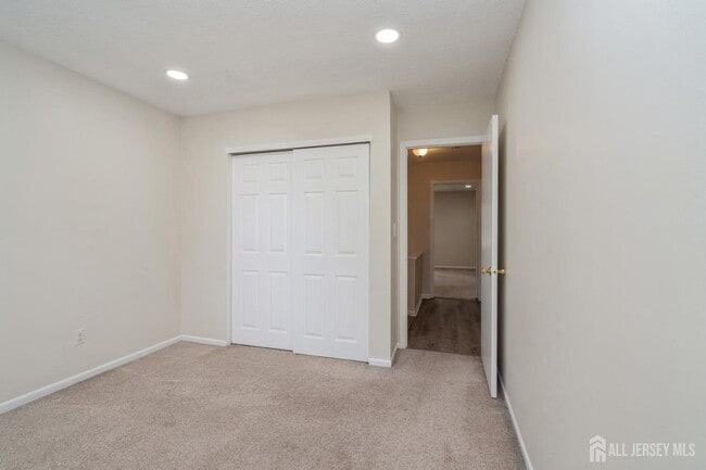 Building Photo - 57 Woodmere Dr