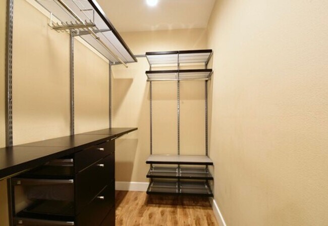 Building Photo - SPECIOUS 2 BED 2 BATH CONDO WITH ATTACHED ...