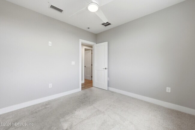Building Photo - 115 1st St S