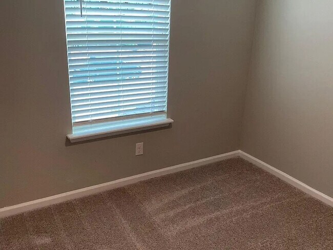 Building Photo - Charming 2-Story Townhome for Rent