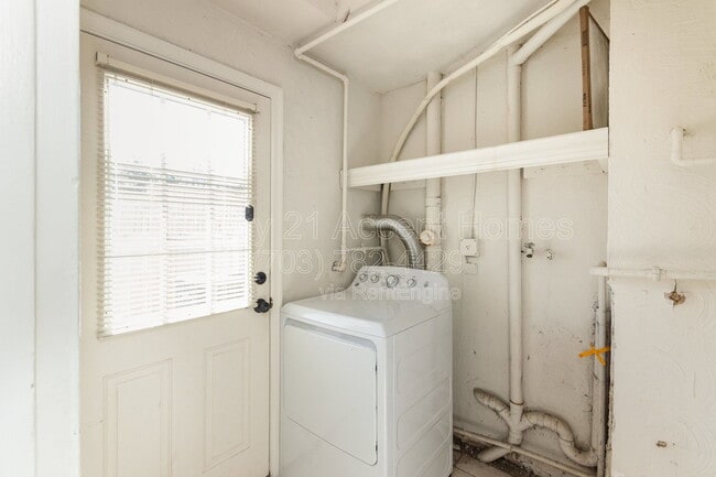 Building Photo - 3822 Keller Ave