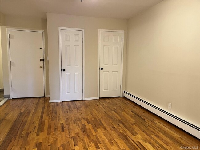 Building Photo - 410 Jericho Tpke