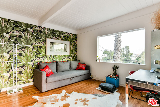 Building Photo - 7107 Pacific View Dr