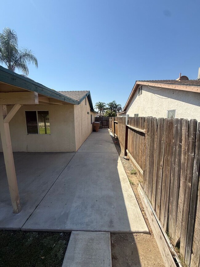 Building Photo - charming 3-bedroom, 2-bath home