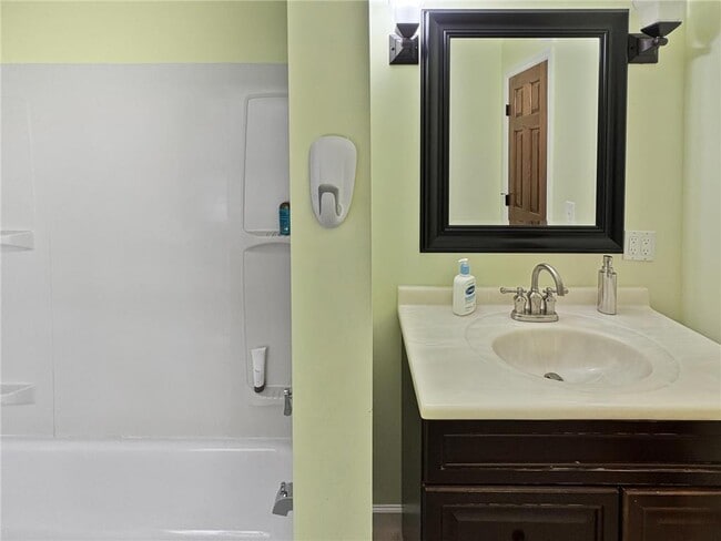 Building Photo - 4407 Curve Ave