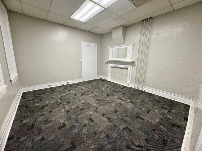 Building Photo - 1366 W Market St