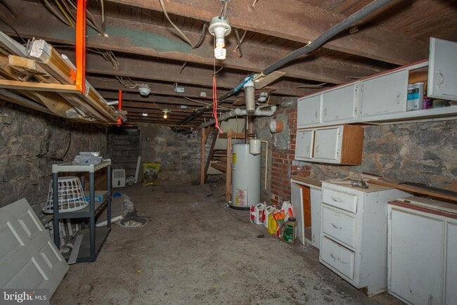 Building Photo - 106 S Maple Ave