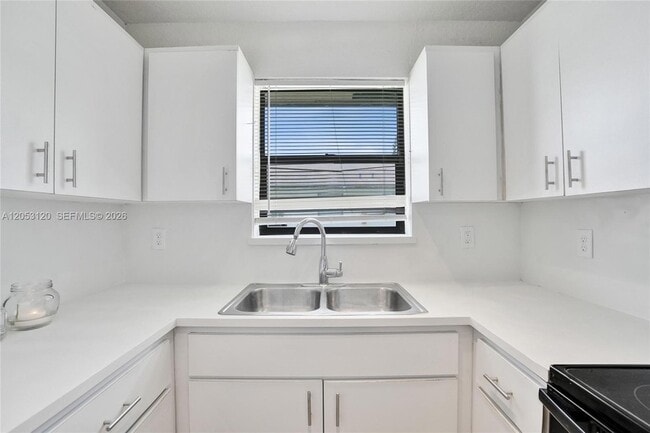 Building Photo - 2120-2122 Thomas Street Unit 2122