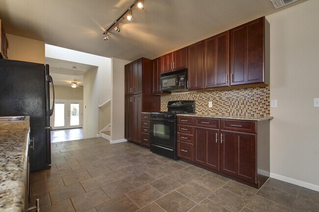 Building Photo - UT PRE LEASE: 2009 Remodeled 6 Bed / 3 Bath, Wood & Stained Concrete Floors, Custom High End Kitc...