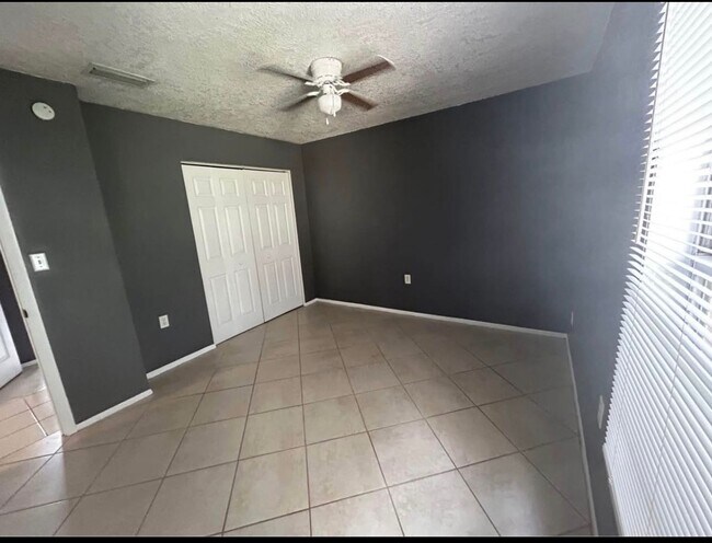 Building Photo - DeBary 3 Bedroom 1 Bath $1850.00 Month Call Carole Arcaro 386-216-4900 Deltona Lakes Realty