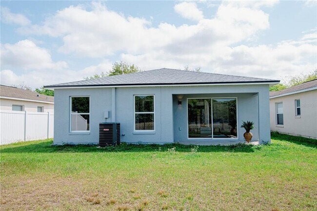 Building Photo - 8002 Carriage Pointe Dr