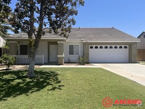 Building Photo - Lovely 3 Bedroom Home Off Stockdale Hwy!