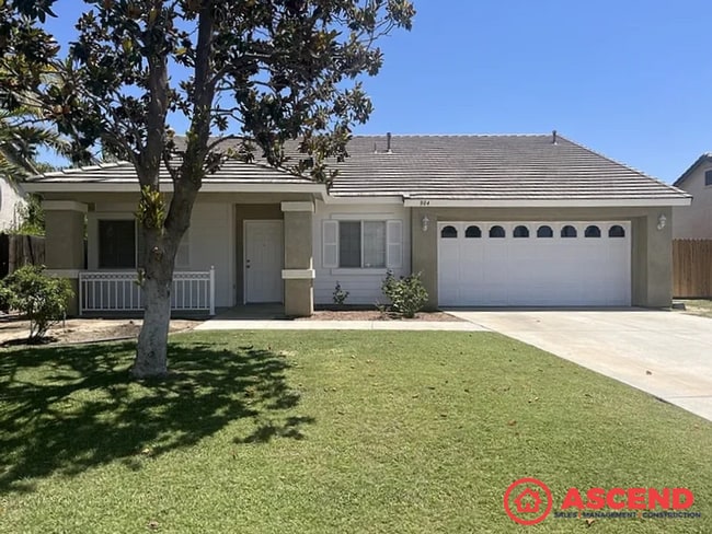 Primary Photo - Lovely 3 Bedroom Home Off Stockdale Hwy!