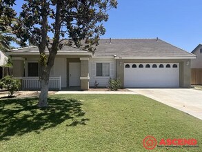 Building Photo - Lovely 3 Bedroom Home Off Stockdale Hwy!