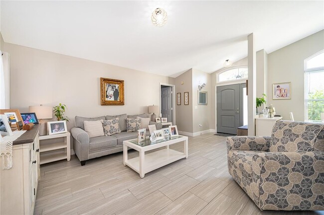 Building Photo - 702 Via Bianca Dr