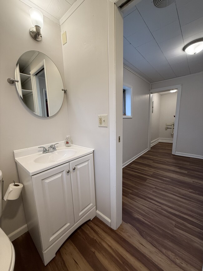 Building Photo - 211 E Park St