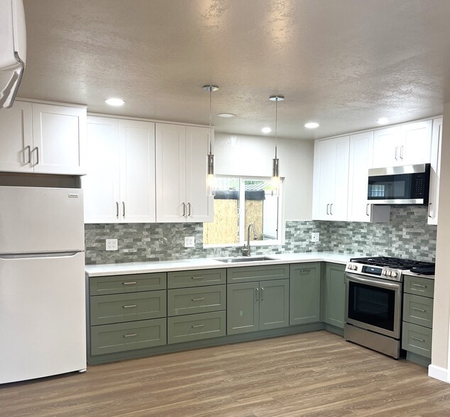 New Kitchen - 4747 Oregon St