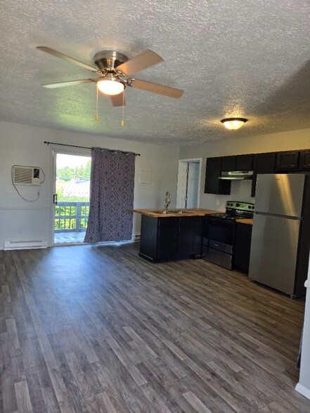 Building Photo - 1200 N Main St