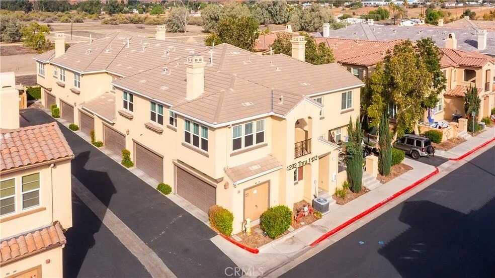 Townhouse - 1800 E Lakeshore Dr
