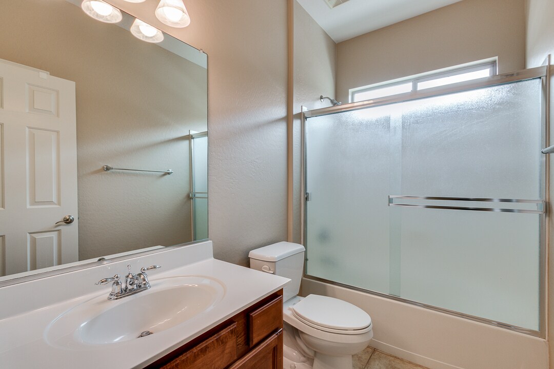 Building Photo - 1326 E Macaw Dr