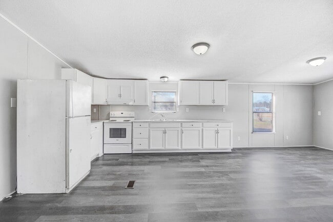 Building Photo - SPACIOUS 3 BR | 2 BA Manufactured Home in Pikeville!  *Trash Pick-up Included*