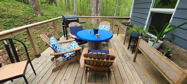 Building Photo - Short-Term Rental - Less than 10mins from ...